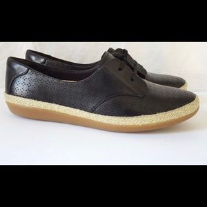 EUC Clark’s black leather lace up Sneakers 5